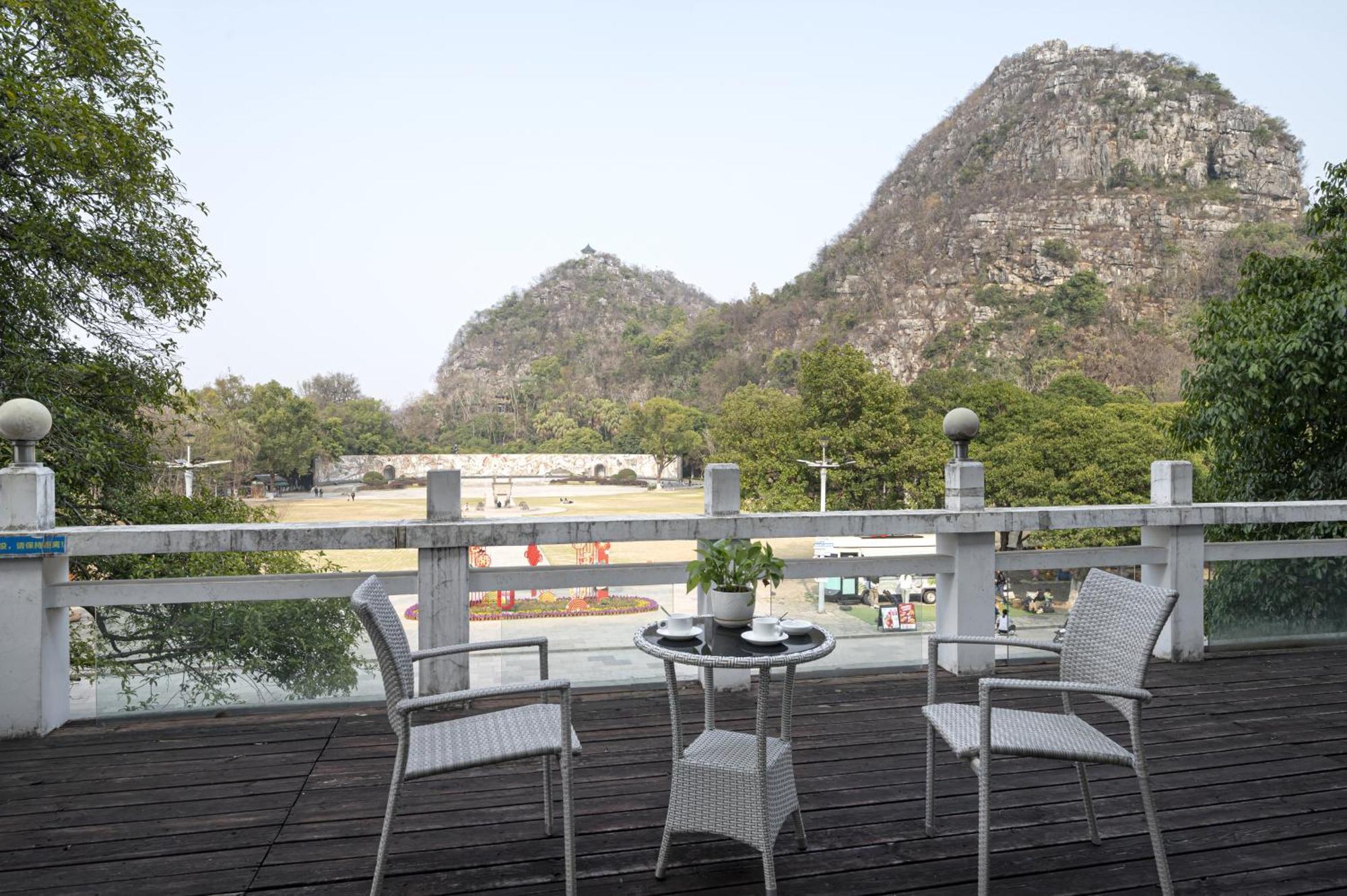 Guilin Crystal Crescent Moon Hotel Екстер'єр фото